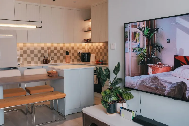 How a 280-Square-Foot Apartment in Yokohama Quietly Dismantled Everything I Thought I Needed